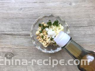 凉拌香辣鸡丝,香油少许