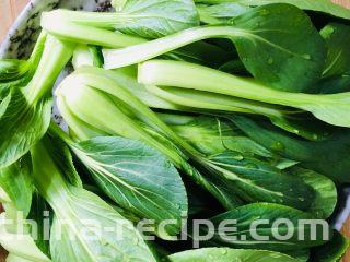 香菇炒油菜,油菜洗净
