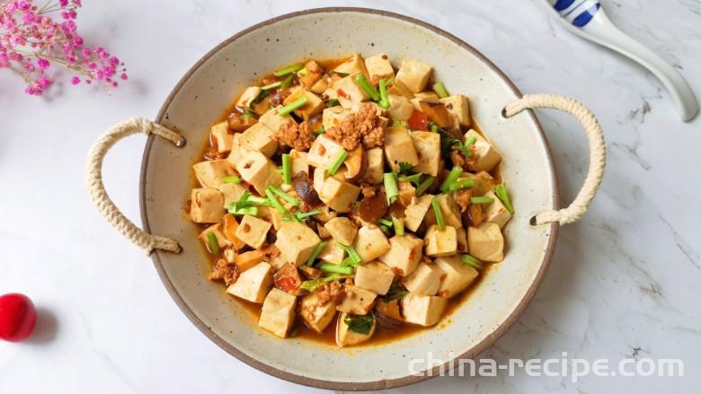Method of making mushroom, minced meat, and tofu