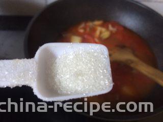 番茄土豆炖牛肉,加入白糖