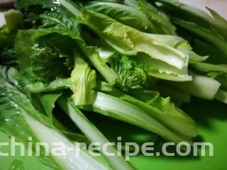 翡翠白玉虾姑汤,小白菜洗净