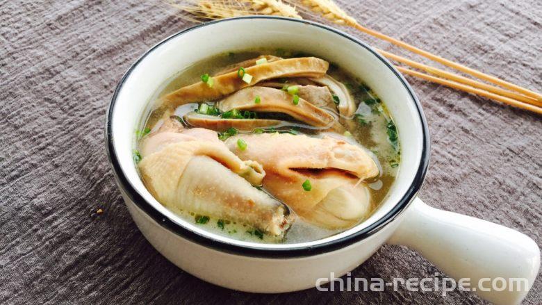 The method of wrapping pork belly with chicken