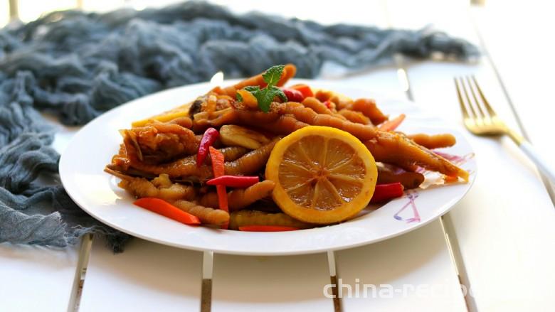 The recipe for making lemon flavored pickled chili and phoenix claws