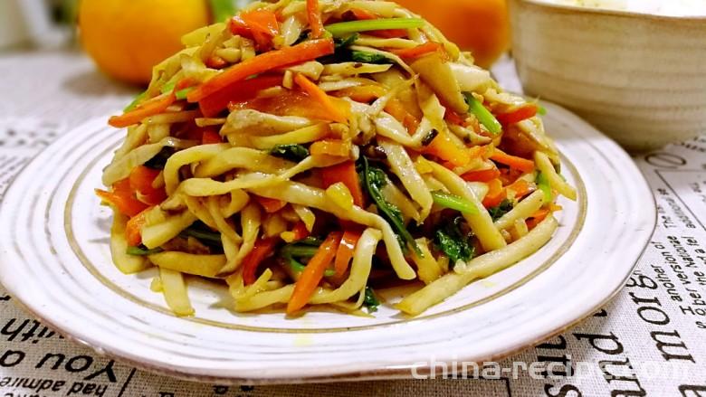 The method of stir frying shiitake mushrooms with colorful vegetables
