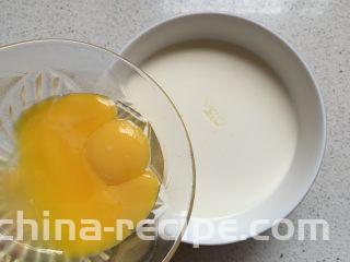 奶香焦糖布丁,加入蛋黄