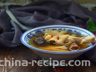 黄芪红枣土鸡汤,汤鲜味美，营养丰富
