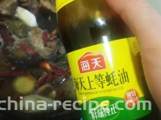 红烧猪小排,加入一大勺耗油