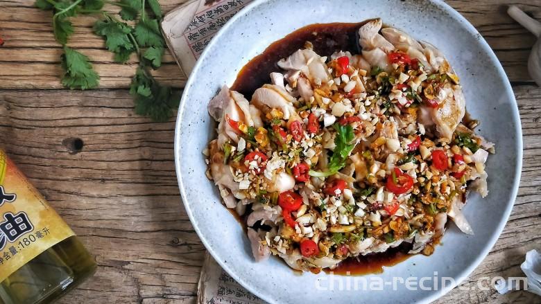 The recipe for making delicious spicy water chicken with great luck and benefits