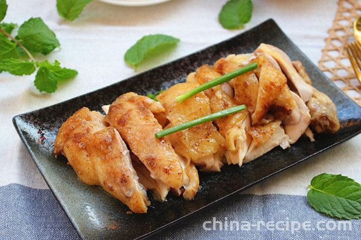 The method of baking chicken in enamel pot with salt