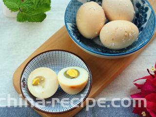 珐琅锅盐焗鸡,盐焗鸡蛋，非常好吃