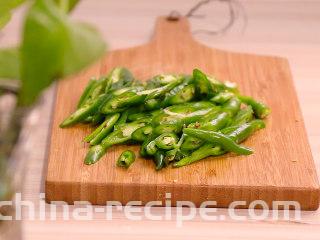 尖椒炒五花肉,尖椒切斜刀快