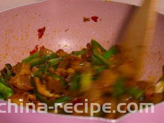 尖椒炒五花肉,翻炒均匀即可出锅装盘