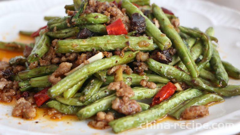 The method of stir frying beans with sauce fragrance