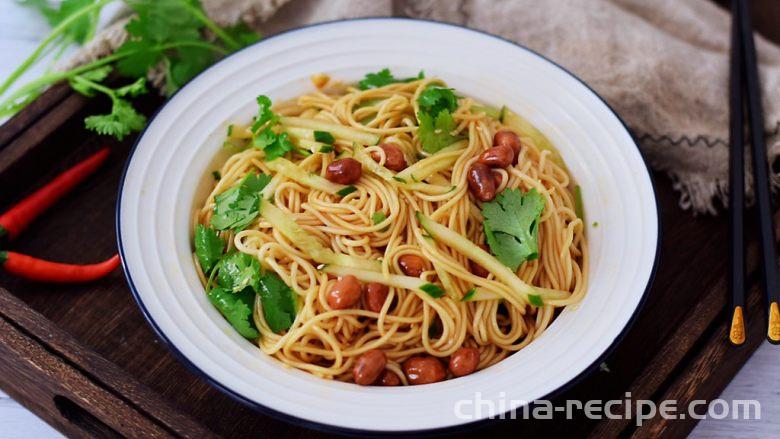 The method of preparing appetizing cold mixed noodles