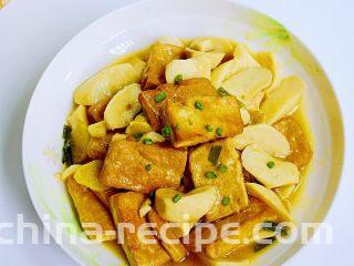 菌茹烩豆腐,来品尝美味吧。