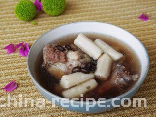 山药黑豆滋补汤,滋补又鲜美。