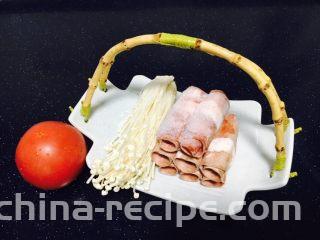 番茄金针菇肥牛,主要食材：番茄、金针菇、肥牛