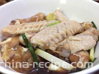 芝香可乐鸡翅,看到鸡翅颜色有少许变化就差不多了