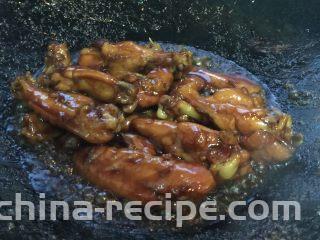 芝香可乐鸡翅,鸡翅焖煮至收汁就可以