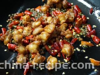 香辣鸡脆骨,倒入鸡脆骨