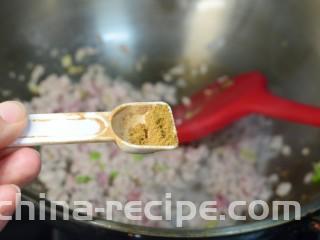 茄子肉末打卤面,加五香粉