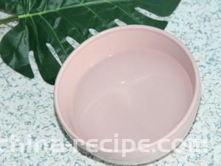 鸡蛋西红柿菠菜汤,准备一碗水