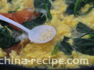 鸡蛋西红柿菠菜汤,加半勺鸡精