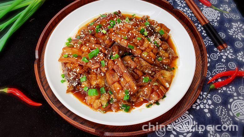 The method of cooking eggplant with sauce