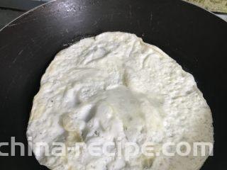 黄金三明治,翻面继续煎熟
