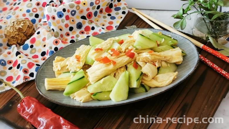 How to mix Rolls of dried bean milk creams and cucumber in cold sauce