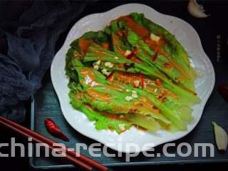 蒜蓉芝麻酱淋生菜,给人带来清爽利口的美好感受