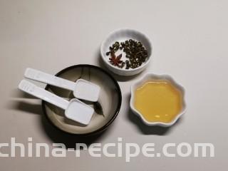 无水椒味虾,准备好调味品