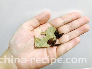 凉拌花生,八角和香叶
