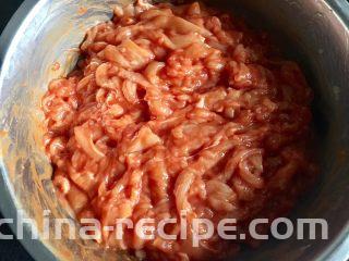 鼎香坊里脊肉饼,搅拌均匀，冷藏十二个小时以上。