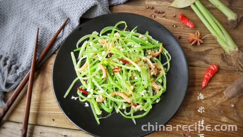 The method of mixing sea rice with celery