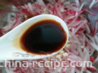 香菜萝卜丝,加一勺生抽