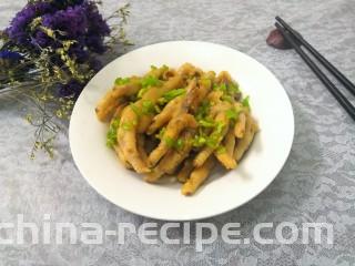 凉拌糖醋鸡爪,腌制时间到，即可盛出上桌