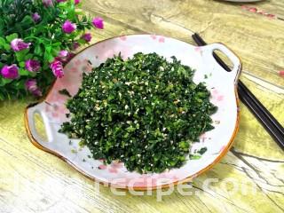 凉拌马兰香干,搅拌均匀后，即可盛出，上桌