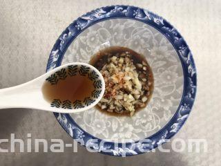 酸辣厥根粉,加入两勺的醋