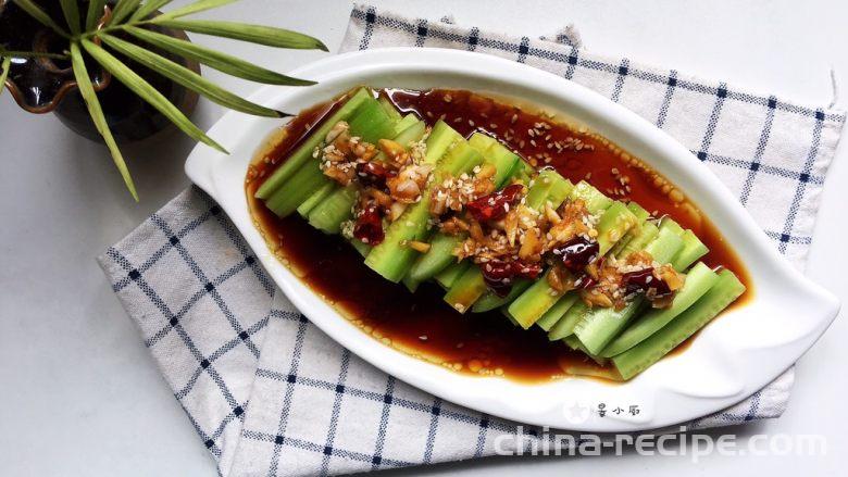 The method of making sour and spicy cucumber strips