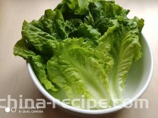 藜麦生菜沙拉,生菜清洗干净，控水备用。