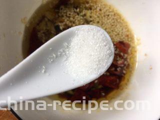 酸辣黄瓜条,加入适量的白糖
