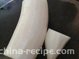 糖醋白萝卜,去皮，去头去尾，取中间部分