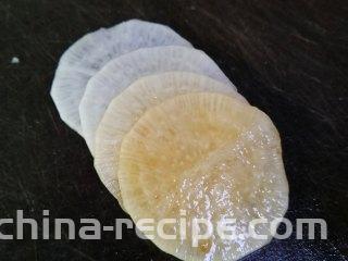糖醋白萝卜,留出4片萝卜，排整齐