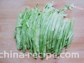 包菜煎饼,包菜洗净，切丝备用