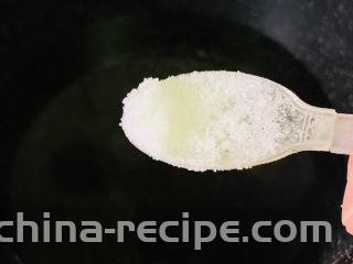 小葱拌豆腐,锅加清水，加少许盐
