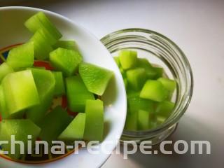 酒香麻麻泡菜,放入莴苣