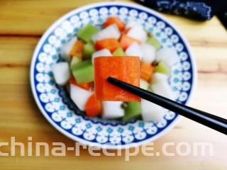 酒香麻麻泡菜,胡萝卜泡的非常脆
