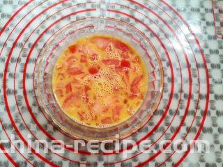番茄鸡蛋三明治,蛋液里加入番茄丁