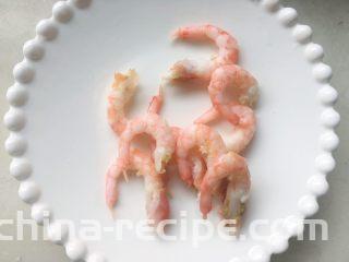 牛油果轻食沙拉,北极虾剥掉虾壳